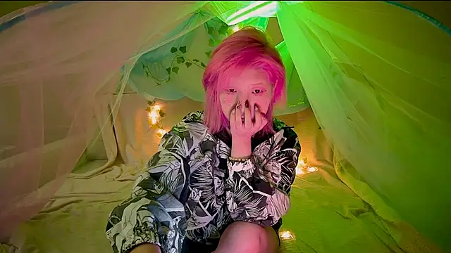 Snapshot of Akemilun chatting on 11.01.25 Akemilun online show from 11.01.25