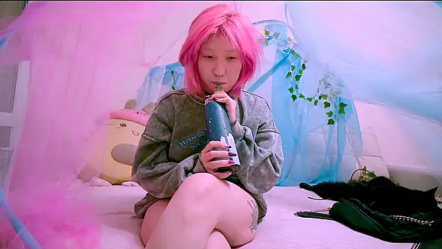 Snapshot of Akemilun chatting on 11.08.25 Akemilun online show from 11.08.25