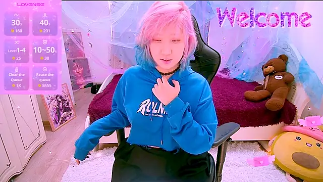 Snapshot of Akemilun chatting on 11.19.25 Akemilun online show from 11.19.25