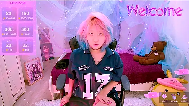 Snapshot of Akemilun chatting on 11.20.25 Akemilun online show from 11.20.25