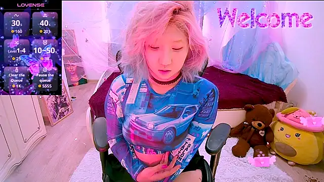 Snapshot of Akemilun chatting on 11.27.25 Akemilun online show from 11.27.25