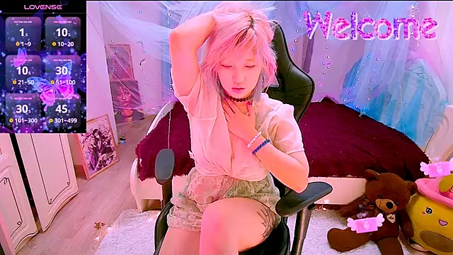 Snapshot of Akemilun chatting on 11.30.25 Akemilun online show from 11.30.25