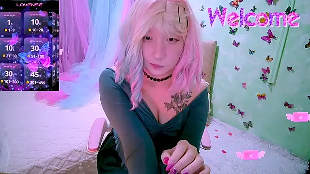 Snapshot of Akemilun chatting on 12.14.25 Akemilun online show from 12.14.25