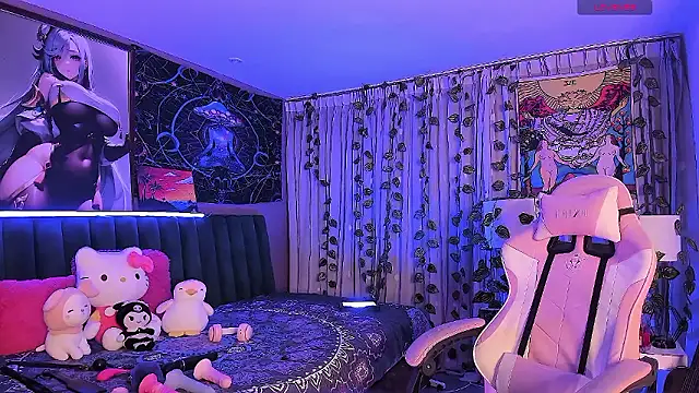 Snapshot of LanaKyutt chatting on 12.03.24 LanaKyutt online show from 12.03.24