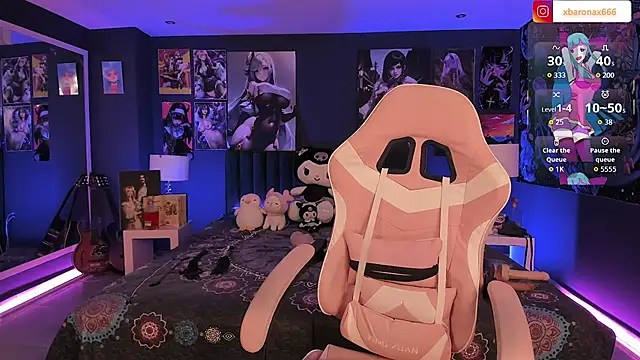 Snapshot of LanaKyutt chatting on 11.22.25 LanaKyutt online show from 11.22.25