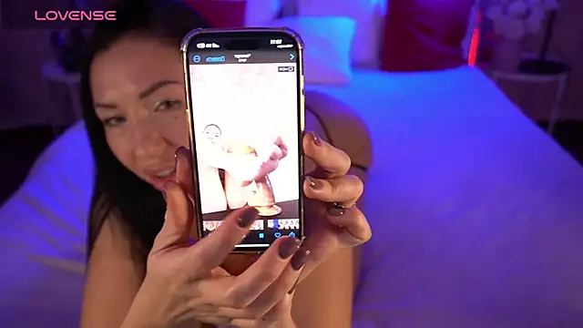 AishaLeee online show from 12.18.24