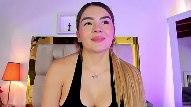 Snapshot of emmy_r chatting on 03.14.25 emmy r online show from 03.14.25