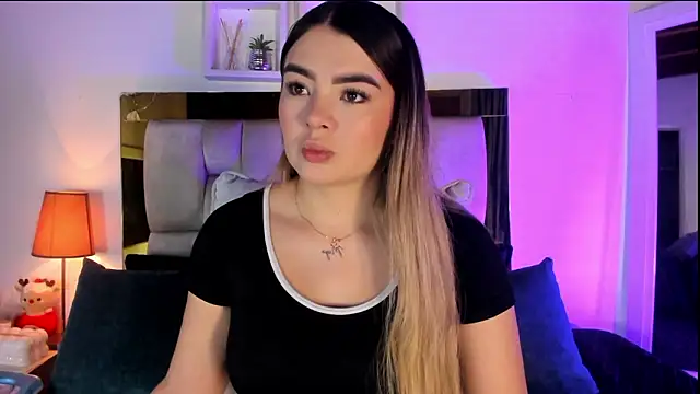 Snapshot of emmy_r chatting on 02.03.26 emmy r online show from 02.03.26