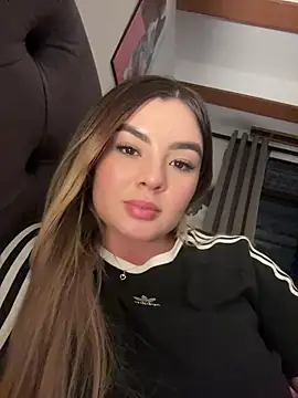 Snapshot of emmy_r chatting on 02.12.26 emmy r online show from 02.12.26