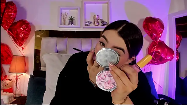 Snapshot of emmy_r chatting on 02.18.26 emmy r online show from 02.18.26