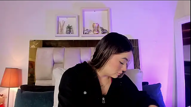 Snapshot of emmy_r chatting on 02.20.26 emmy r online show from 02.20.26