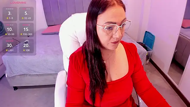 lady nylon  online show from 03.04.25