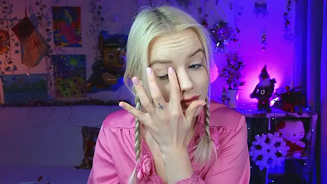 Snapshot of ImBonBon chatting on 12.04.24 ImBonBon online show from 12.04.24