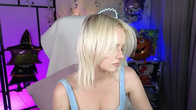 Snapshot of ImBonBon chatting on 10.22.25 ImBonBon online show from 10.22.25