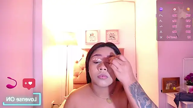 Snapshot of Nahom1_ chatting on 10.23.25 Nahom1 online show from 10.23.25