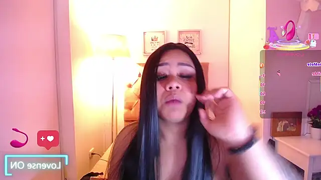 Snapshot of Nahom1_ chatting on 10.28.25 Nahom1 online show from 10.28.25