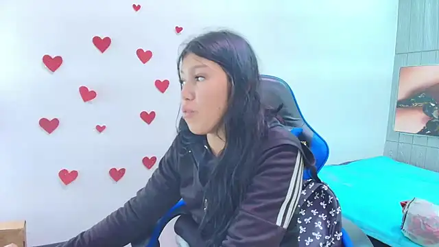 Snapshot of emily_rosse04 chatting on 02.14.26 emily rosse04 online show from 02.14.26