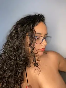 CurlyGirl 1 online show from 12.25.24