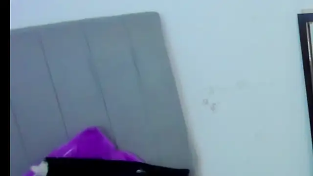 Snapshot of Rouse_bell chatting on 02.24.25 Rouse bell online show from 02.24.25