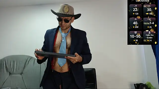 Snapshot of sexy-boy071 chatting on 02.14.25 sexy-boy071 online show from 02.14.25