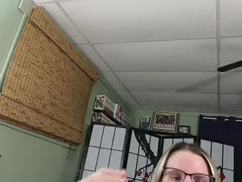 Snapshot of Sarahtineke chatting on 01.12.25 Sarahtineke online show from 01.12.25