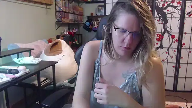 Sarahtineke online show from 02.26.26