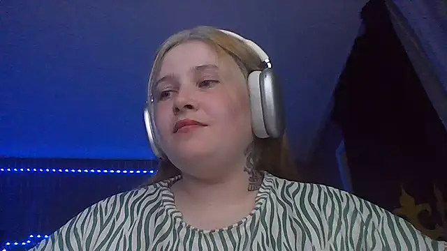 Snapshot of Light_Luna chatting on 06.29.26 Light Luna online show from 06.29.26