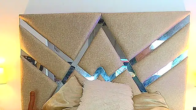 Snapshot of IsabellMendez_ chatting on 09.18.25 IsabellMendez online show from 09.18.25