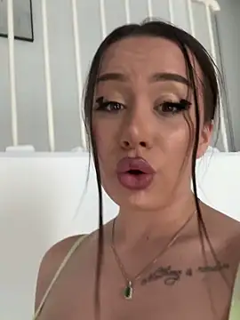 deliaroyal online show from 03.13.25