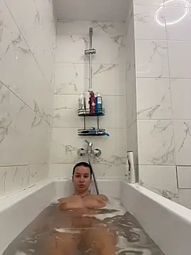 deliaroyal online show from 10.17.25