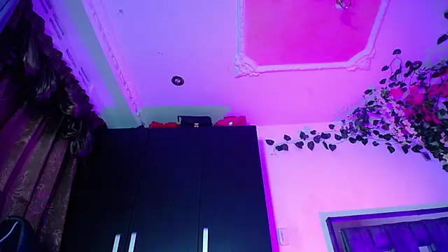 emma hoot1 online show from 12.04.24