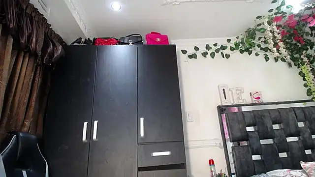 emma hoot1 online show from 12.14.24