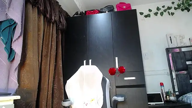 emma hoot1 online show from 12.14.24