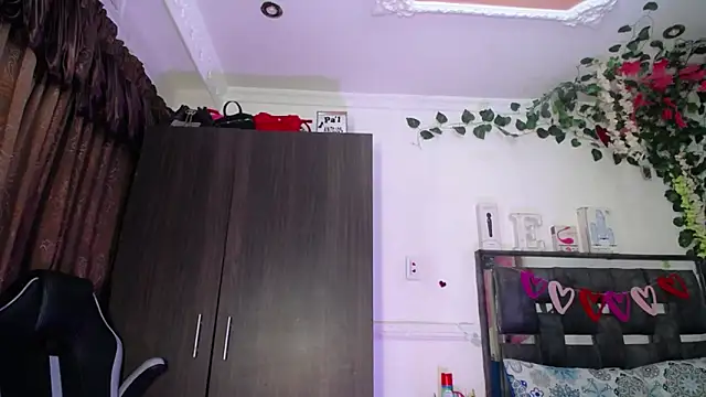 emma hoot1 online show from 03.14.25