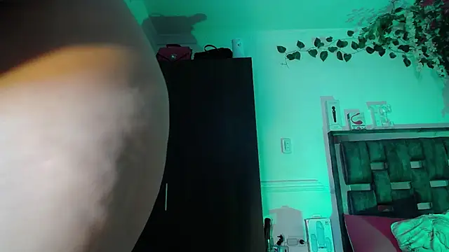 emma hoot1 online show from 09.12.25