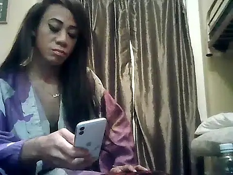 Snapshot of CaramelDipper chatting on 12.16.24 CaramelDipper online show from 12.16.24