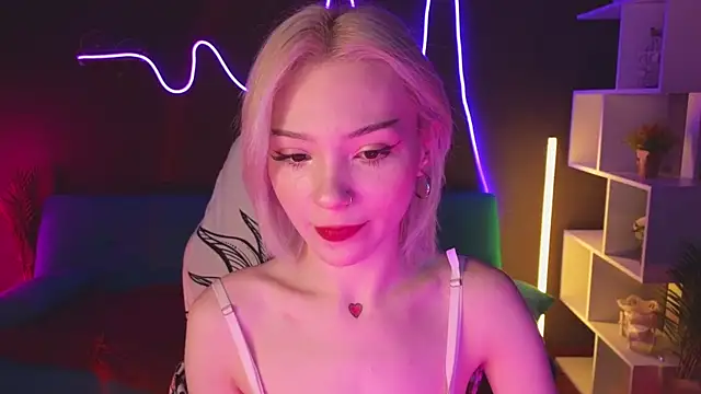 Snapshot of SandraBoyl chatting on 01.26.25 SandraBoyl online show from 01.26.25