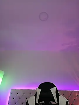 Snapshot of Elektra_Queen chatting on 12.17.25 Elektra Queen online show from 12.17.25