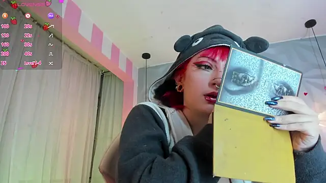 Snapshot of Candy_morgan412 chatting on 11.28.25 Candy morgan412 online show from 11.28.25