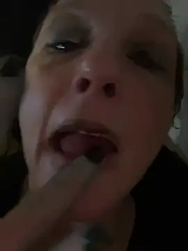 Snapshot of Everlyrose27 chatting on 02.25.25 Everlyrose27 online show from 02.25.25