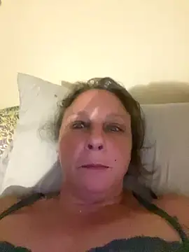 Snapshot of Everlyrose27 chatting on 09.28.25 Everlyrose27 online show from 09.28.25