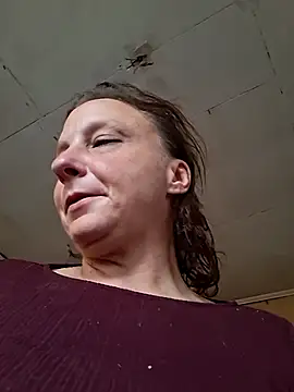 Snapshot of Everlyrose27 chatting on 12.22.25 Everlyrose27 online show from 12.22.25