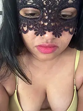 Snapshot of Shasha_X chatting on 03.05.25 Shasha X online show from 03.05.25