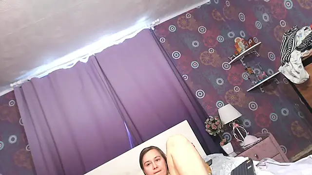 Snapshot of SquirtyAlice chatting on 02.08.25 SquirtyAlice online show from 02.08.25