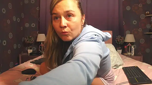 Snapshot of SquirtyAlice chatting on 11.25.25 SquirtyAlice online show from 11.25.25