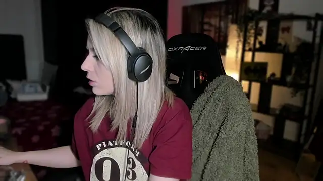 Lisaonthemoon online show from 01.08.25