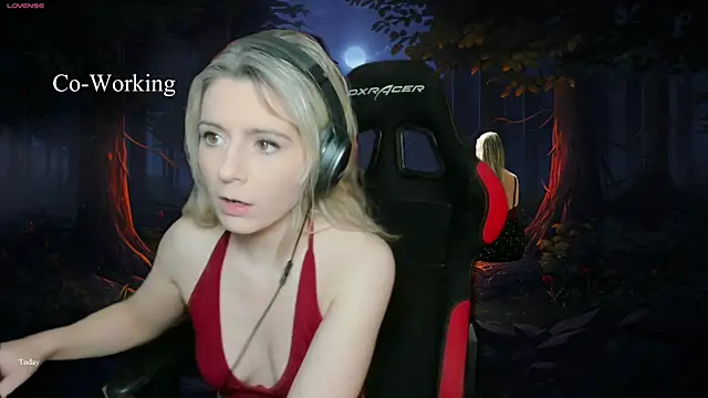 Lisaonthemoon online show from 02.16.25