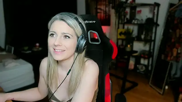 Lisaonthemoon online show from 03.12.25