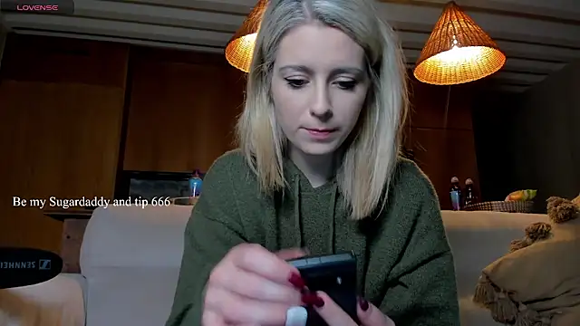 Lisaonthemoon online show from 11.12.25