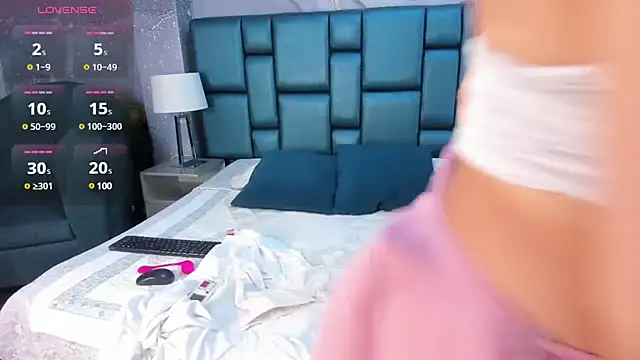 Snapshot of Nahomi_Wild chatting on 12.06.24 Nahomi Wild online show from 12.06.24